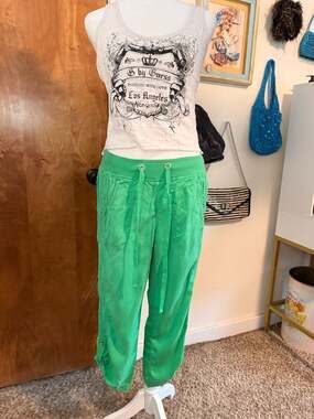 INC International Concepts Y2K Green 100% Tencel Lyocell Cargo Capri Pants